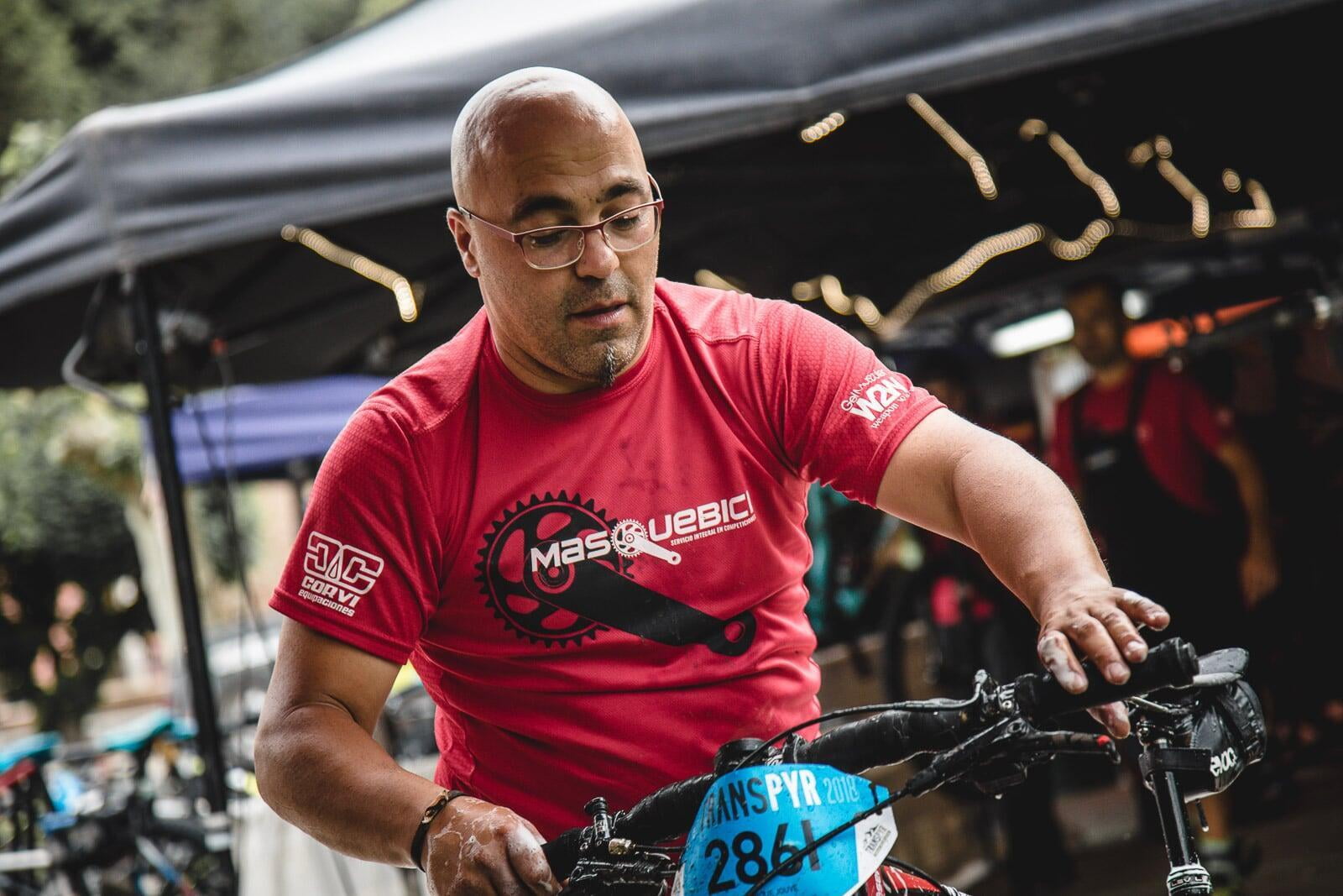 mecánicos y fisios en la Tranpyr 2019