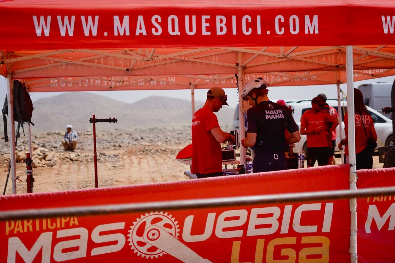 MASQUEBICI mechanical support tent at a Titan Desert Almería stage, with staff preparing riders' bikes